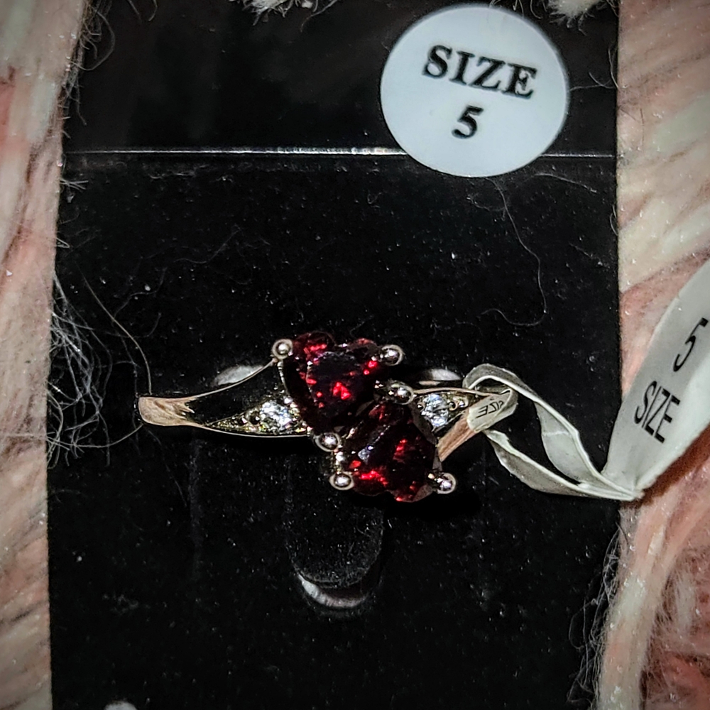 Gorgeous Twin Heart Red Stone Ring